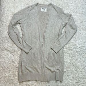 Abercrombie and Fitch Sweater Cardigan with Tie Back in Cream in Size Medium